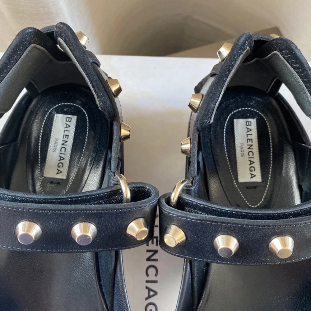 Balenciaga - Picture 2 of 6
